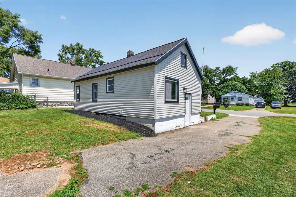 2473 Longstreet Avenue SW Wyoming City, MI 49509