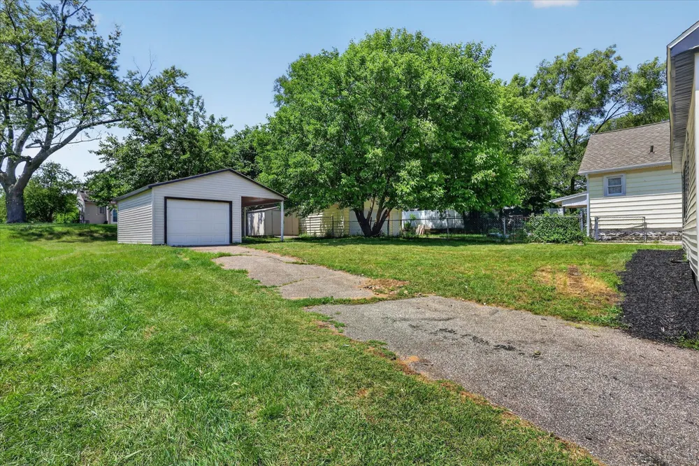2473 Longstreet Avenue SW Wyoming City, MI 49509