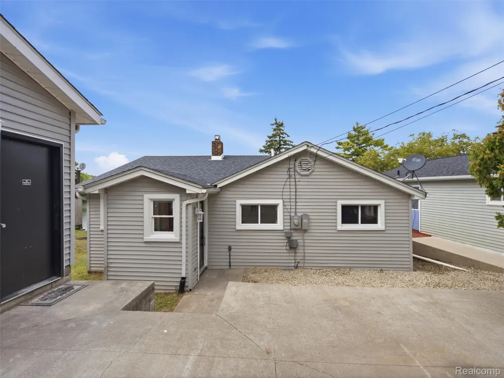 2205 Gray Road Oregon Township, MI 48446