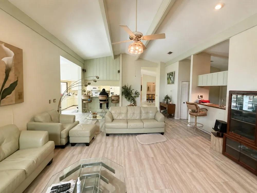 6701 PEMBERTON VIEW DRIVE Seffner, FL 33584