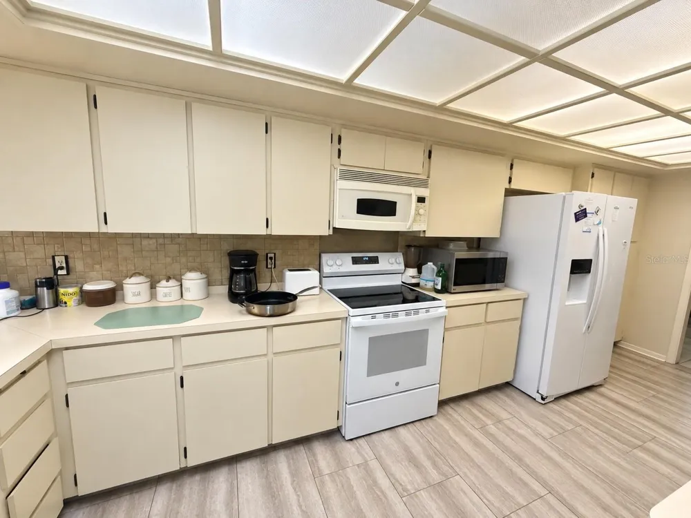 6701 PEMBERTON VIEW DRIVE Seffner, FL 33584