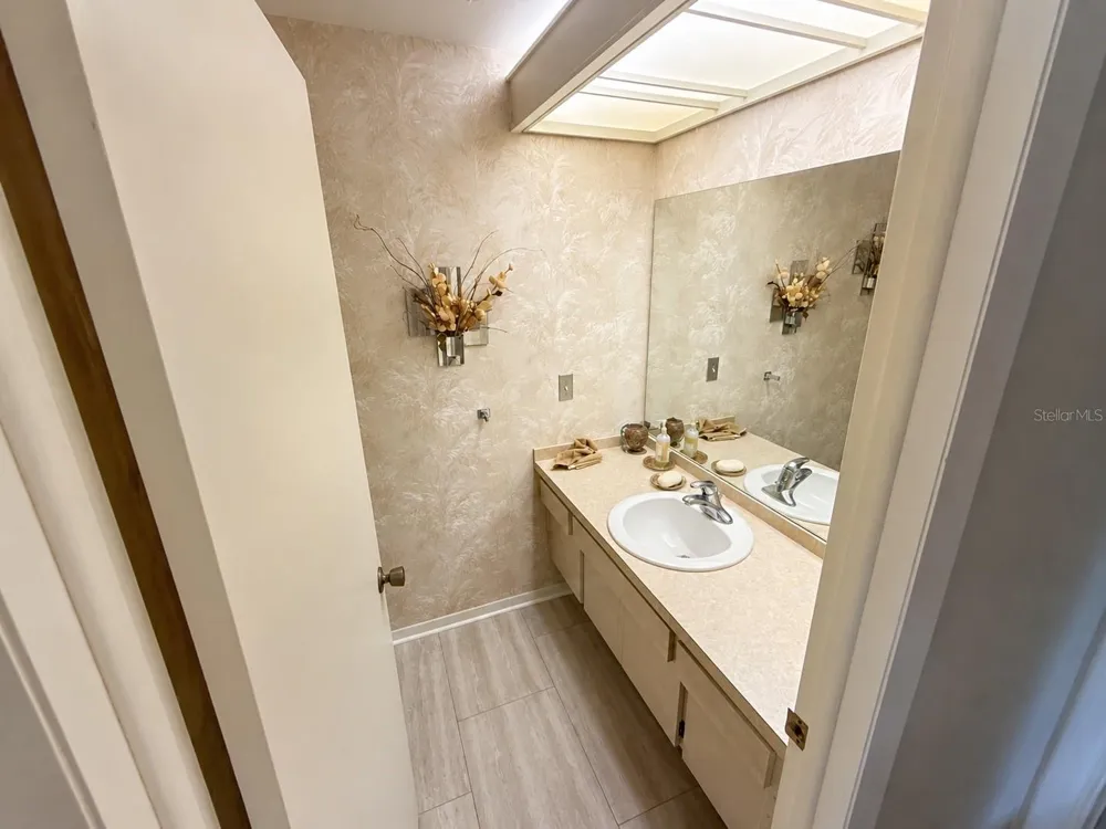 6701 PEMBERTON VIEW DRIVE Seffner, FL 33584