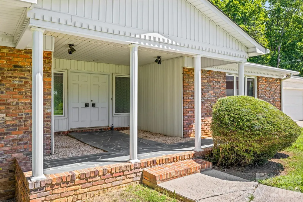 233 Laburn Avenue Charlotte, NC 28214