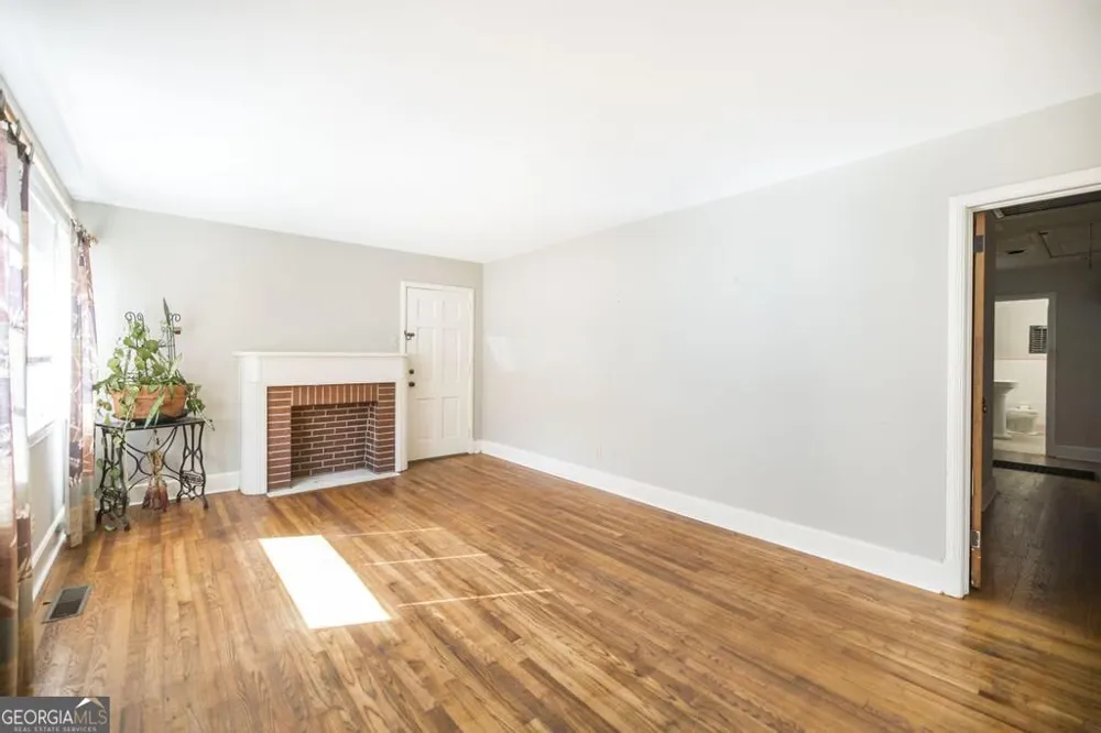 144 Desoto PL Macon, GA 31204