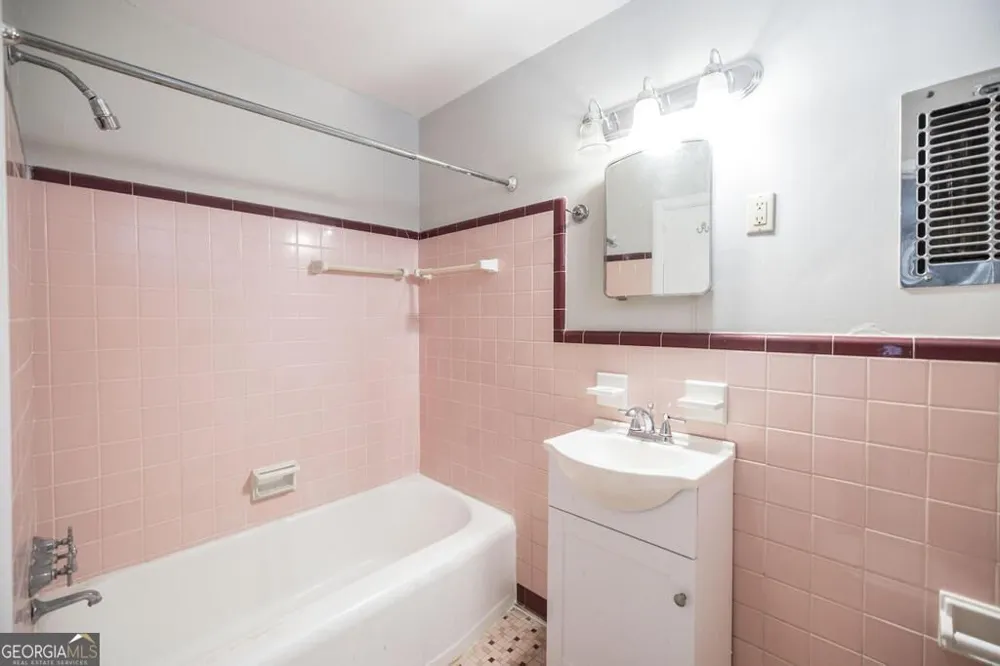 144 Desoto PL Macon, GA 31204