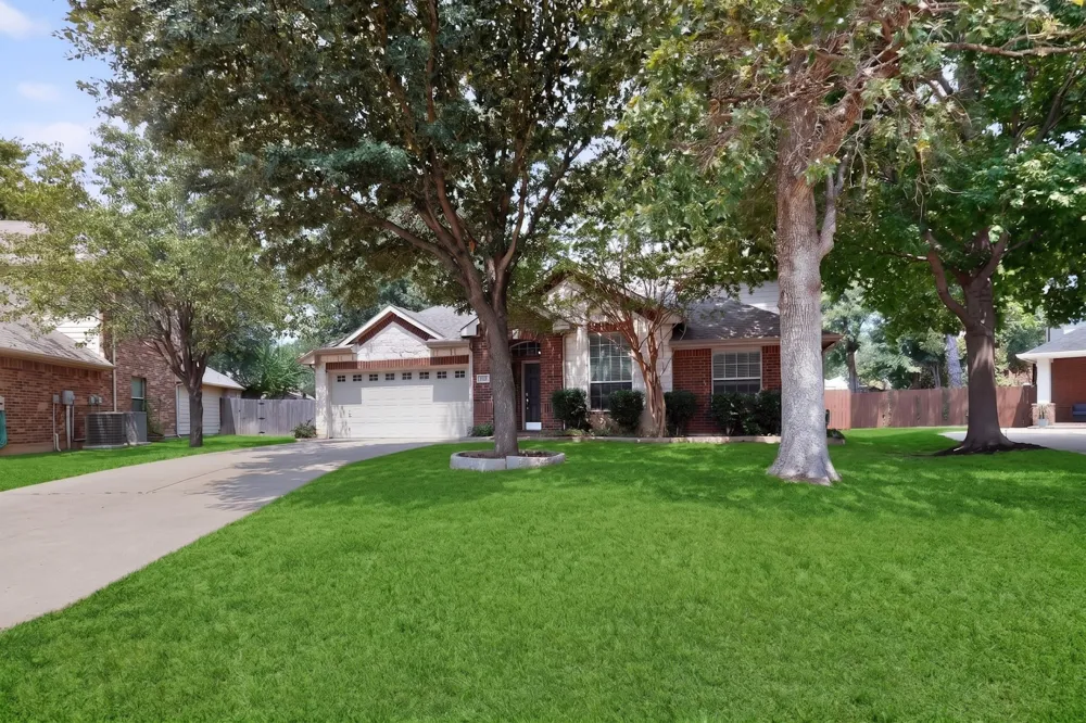 2420 Bent Trail Mansfield, TX 76063
