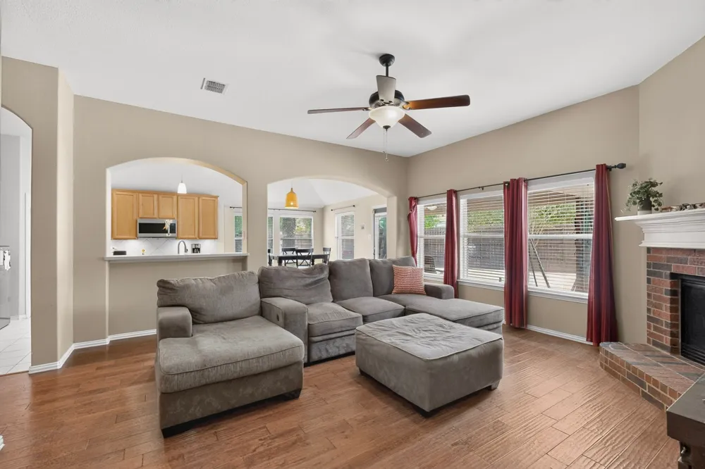 2420 Bent Trail Mansfield, TX 76063