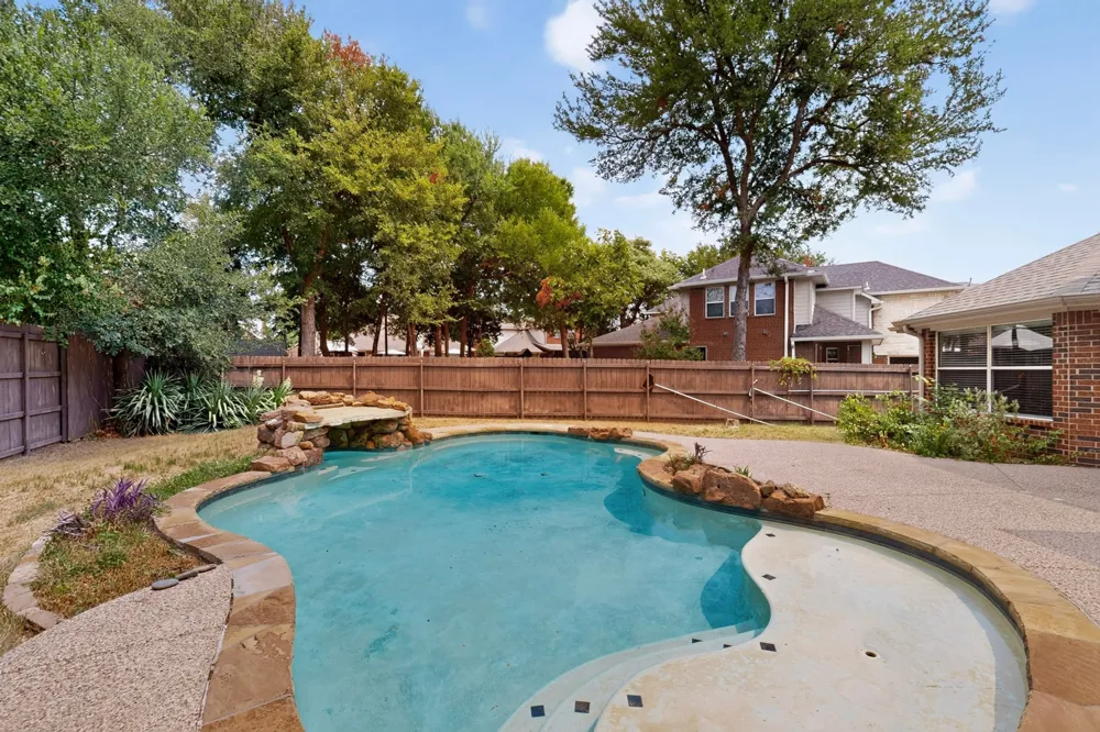 2420 Bent Trail Mansfield, TX 76063