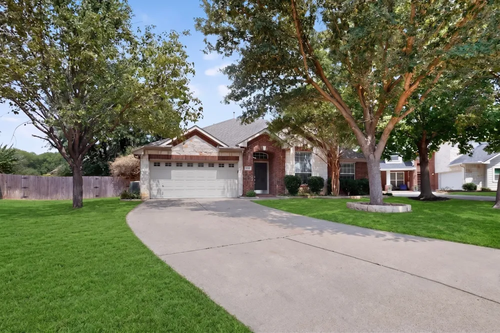 2420 Bent Trail Mansfield, TX 76063