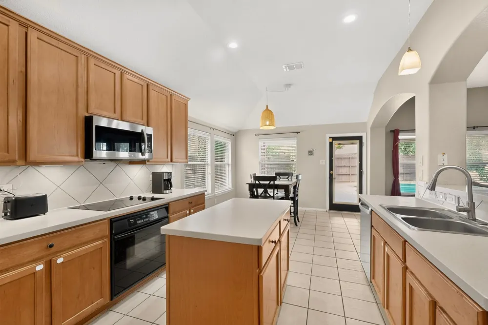 2420 Bent Trail Mansfield, TX 76063