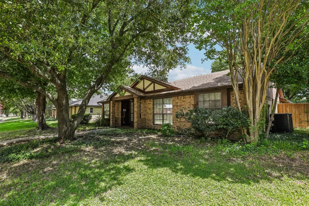 113 E Bancroft Drive Garland, TX 75040