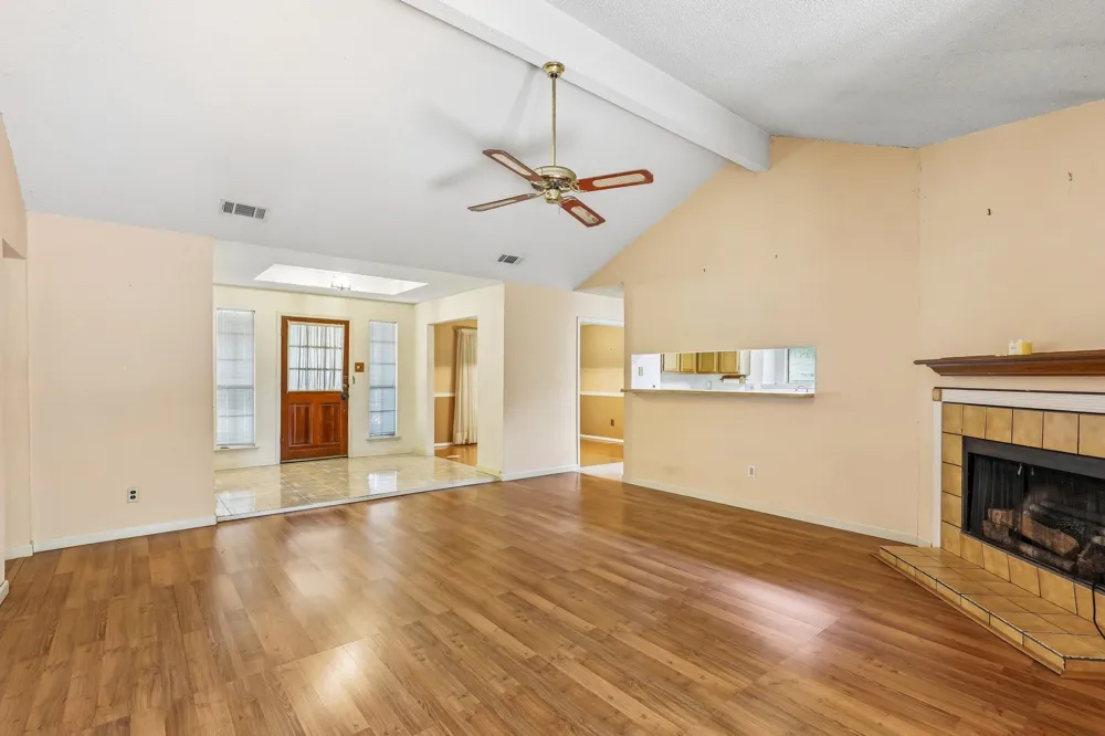 113 E Bancroft Drive Garland, TX 75040