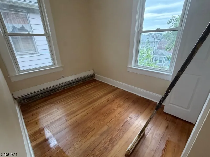 407 Knopf St Linden City, NJ 07036
