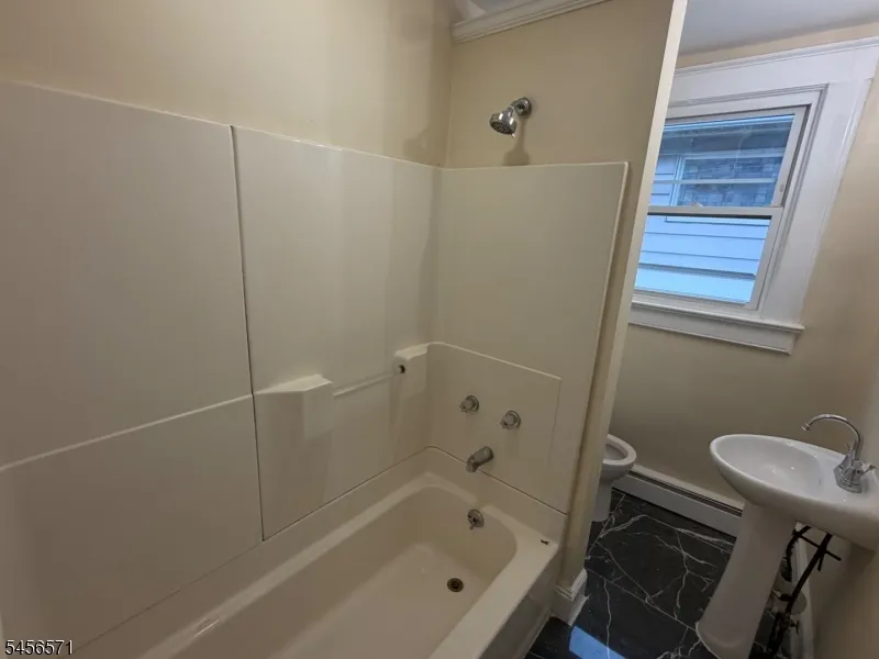 407 Knopf St Linden City, NJ 07036