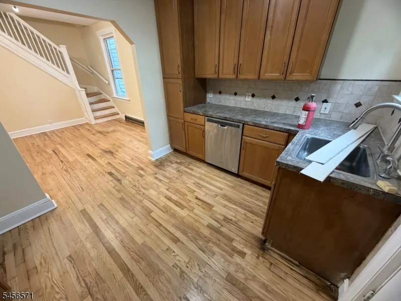 407 Knopf St Linden City, NJ 07036