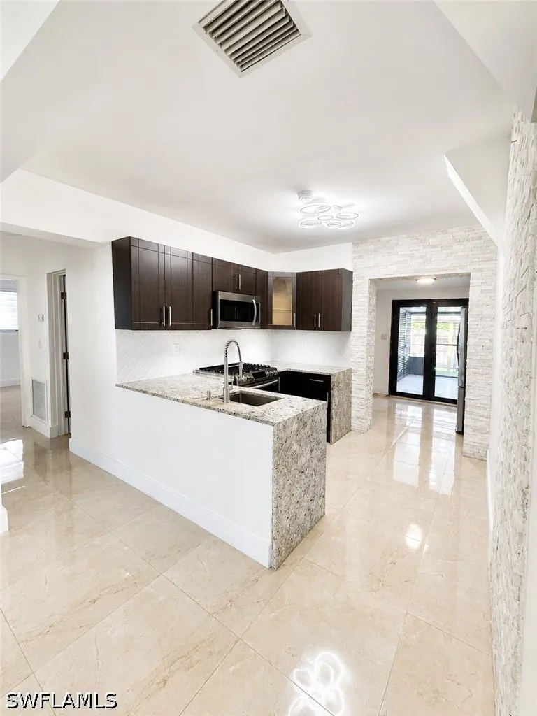 E 9th Lane Hialeah, FL 33013