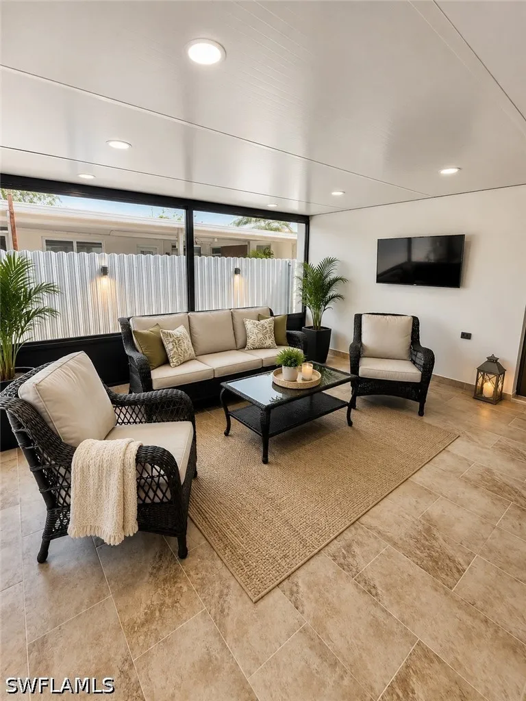 E 9th Lane Hialeah, FL 33013