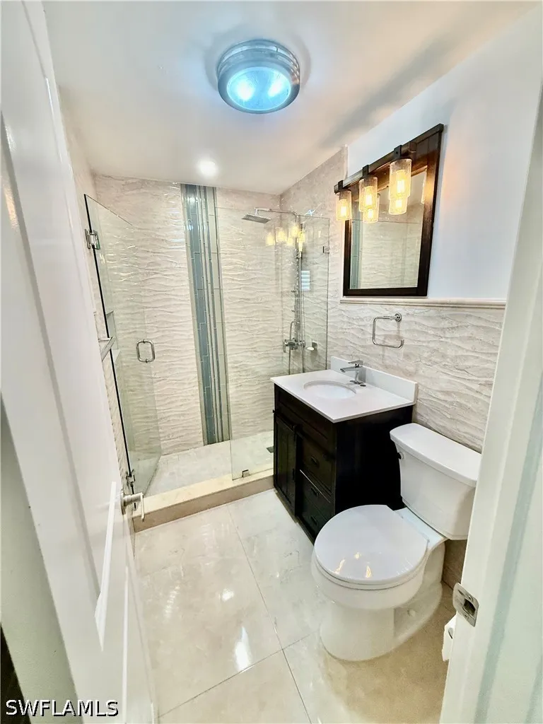 E 9th Lane Hialeah, FL 33013