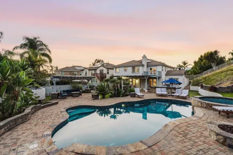 851 Shadow Ridge Pl