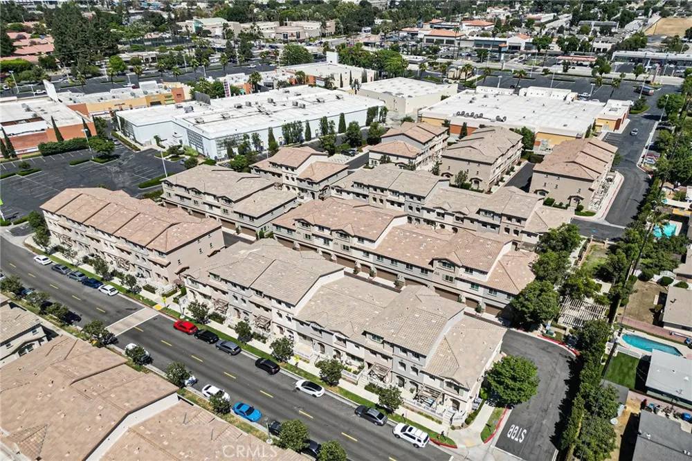 318 Calvados Azusa, CA 91702