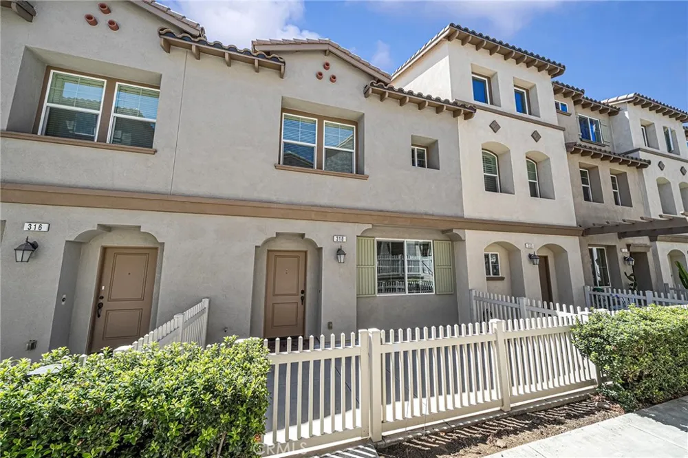 318 Calvados Azusa, CA 91702