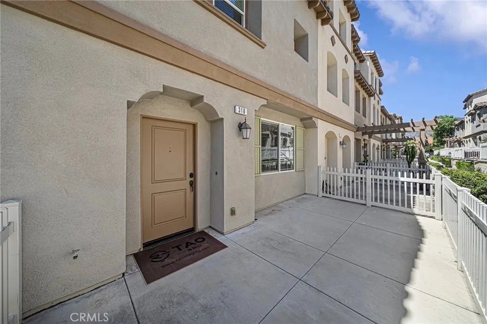 318 Calvados Azusa, CA 91702