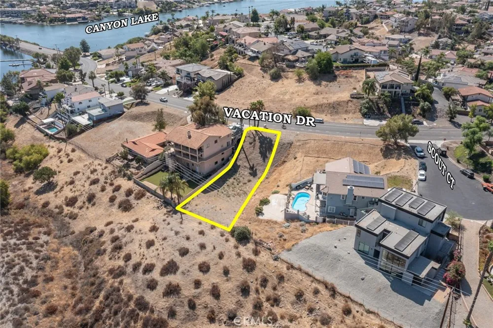 35302101 Vacation Drive Canyon Lake, CA 92587