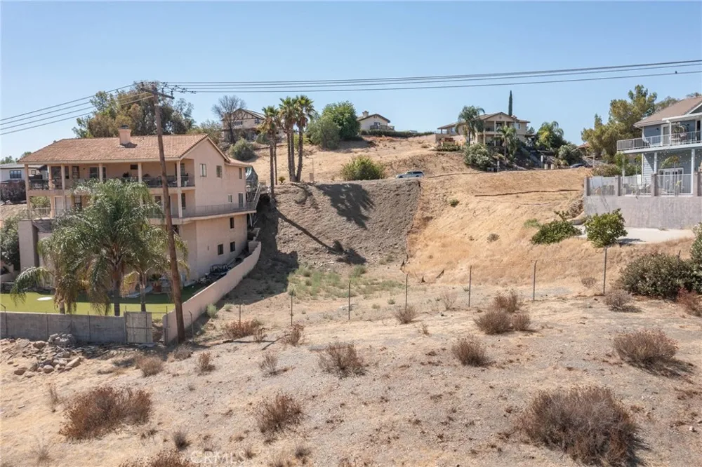 35302101 Vacation Drive Canyon Lake, CA 92587