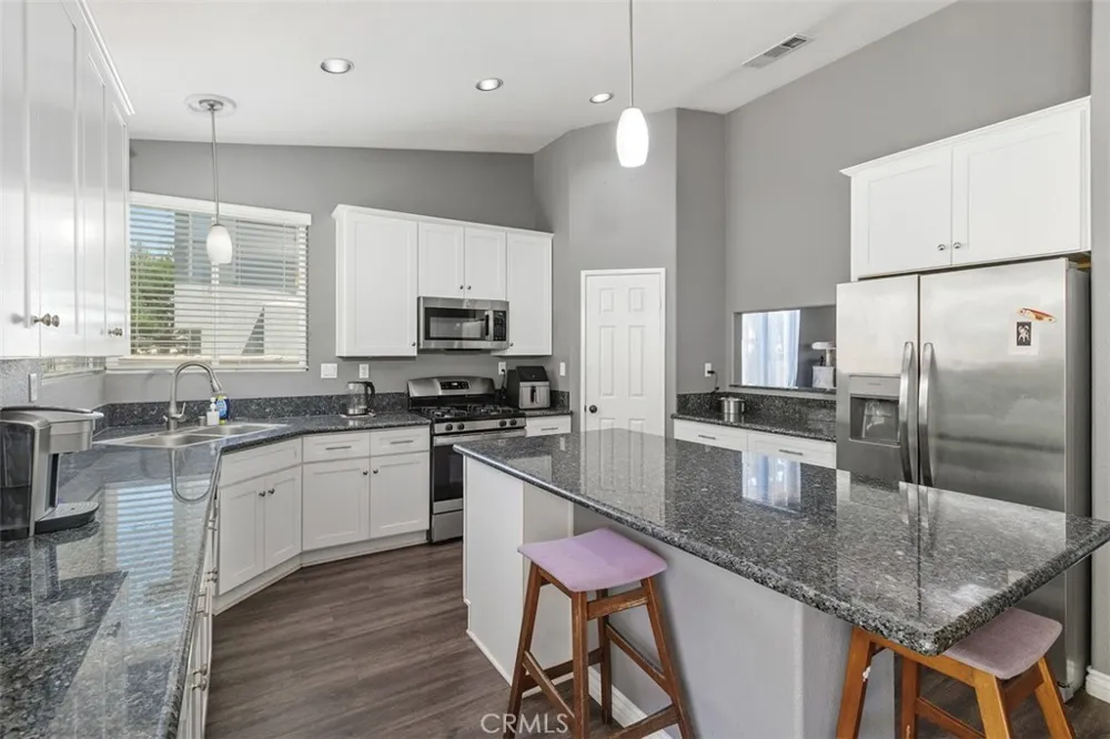 6 Corte Rivera Lake Elsinore, CA 92532