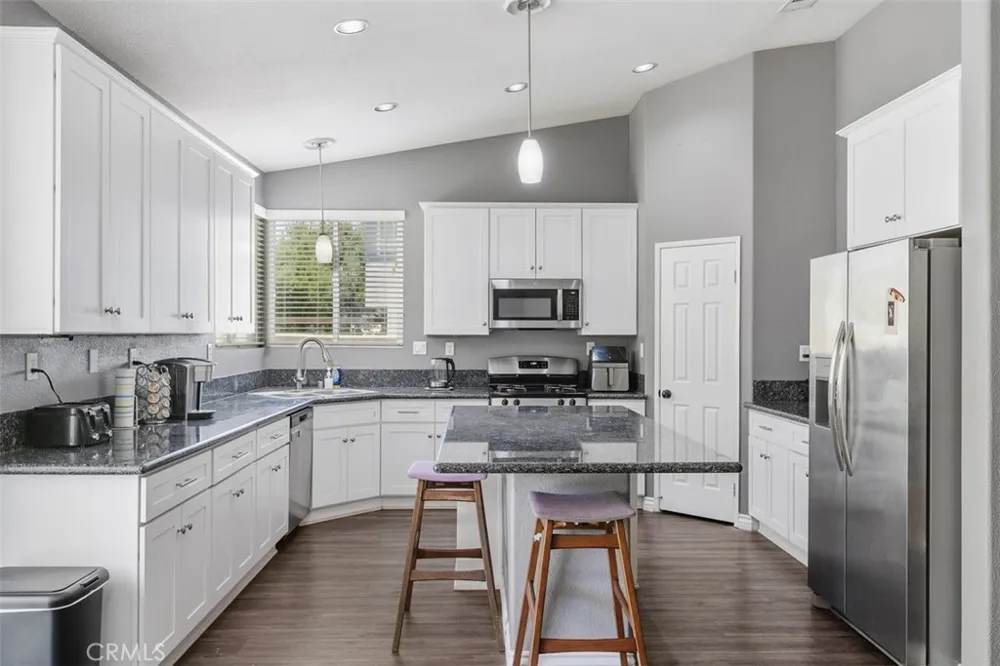 6 Corte Rivera Lake Elsinore, CA 92532