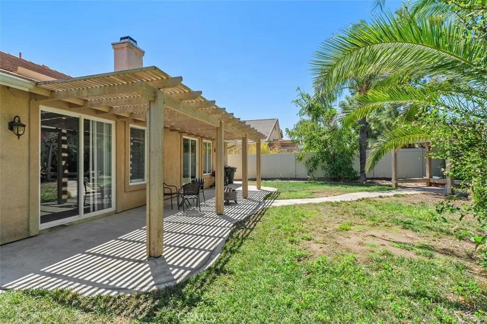 6 Corte Rivera Lake Elsinore, CA 92532