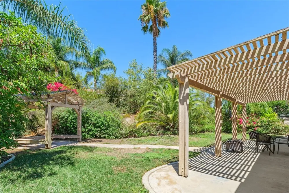 6 Corte Rivera Lake Elsinore, CA 92532