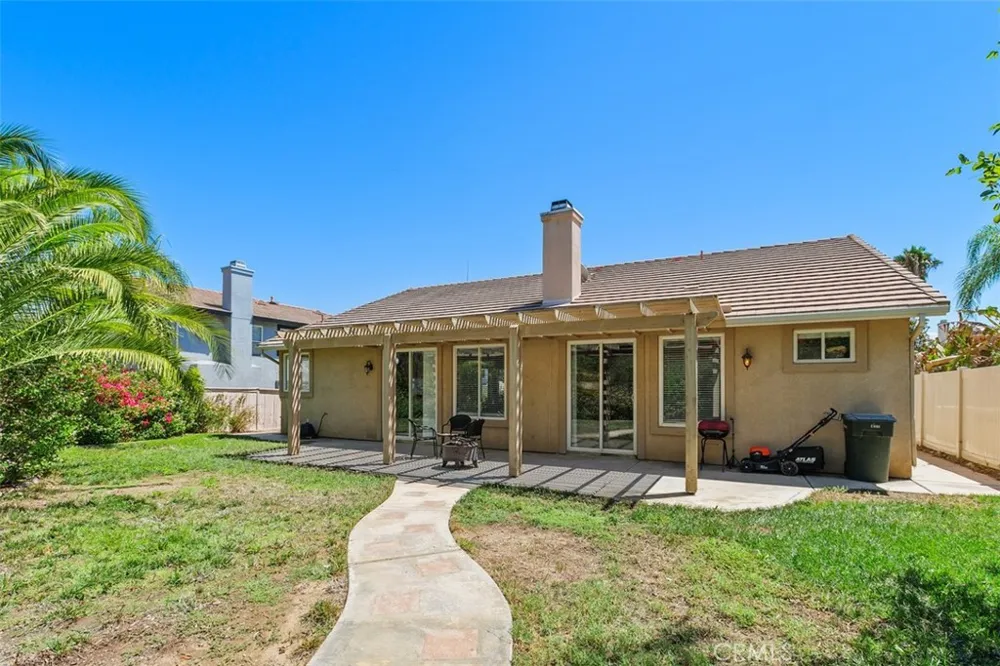6 Corte Rivera Lake Elsinore, CA 92532