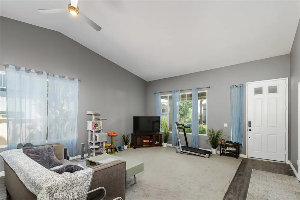 6 Corte Rivera Lake Elsinore, CA 92532