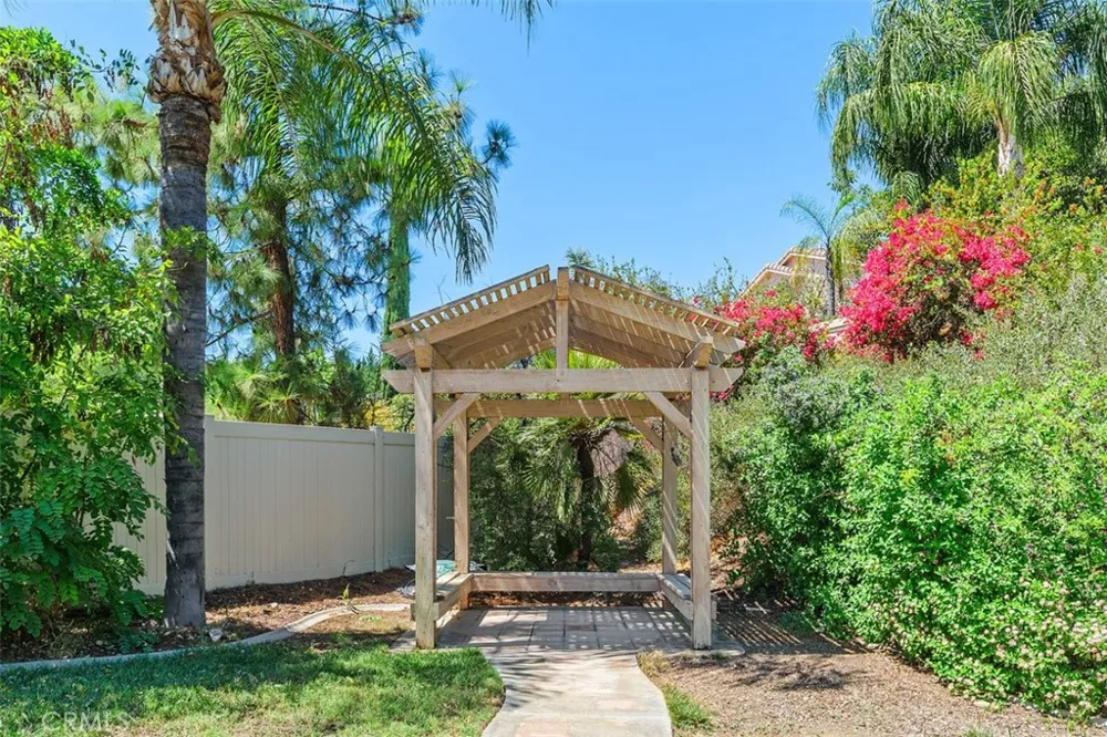 6 Corte Rivera Lake Elsinore, CA 92532