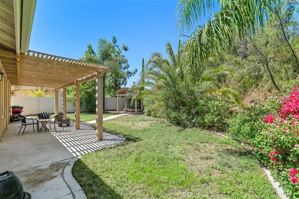 6 Corte Rivera Lake Elsinore, CA 92532