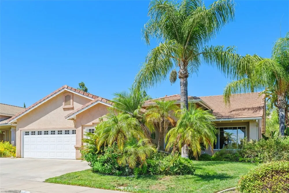 6 Corte Rivera Lake Elsinore, CA 92532