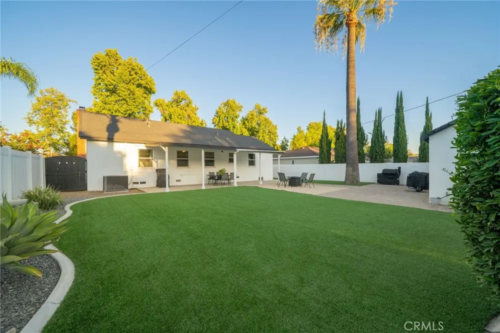 887 1st Avenue Upland, CA 91786