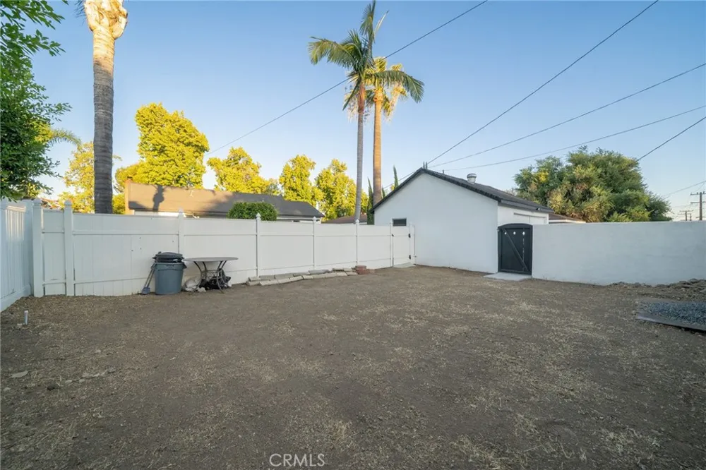 887 1st Avenue Upland, CA 91786
