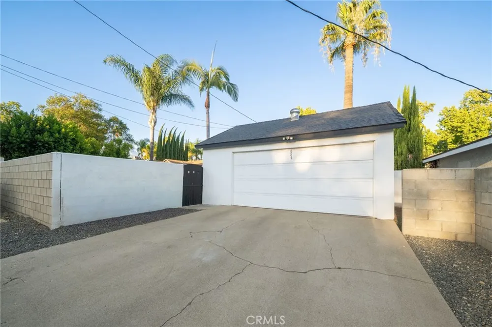 887 1st Avenue Upland, CA 91786