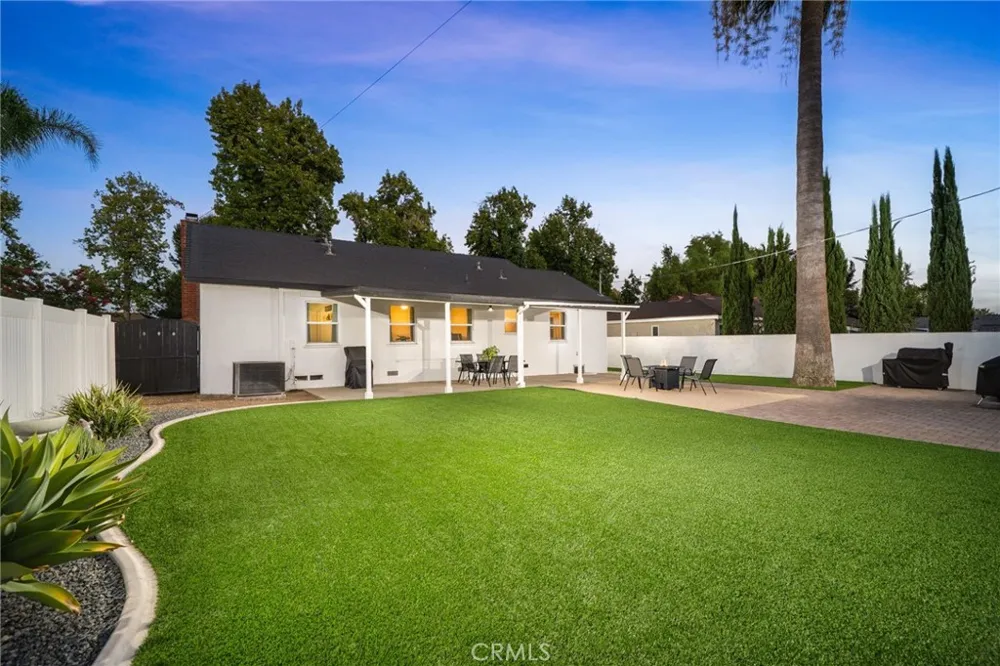 887 1st Avenue Upland, CA 91786