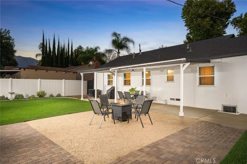 887 1st Avenue Upland, CA 91786