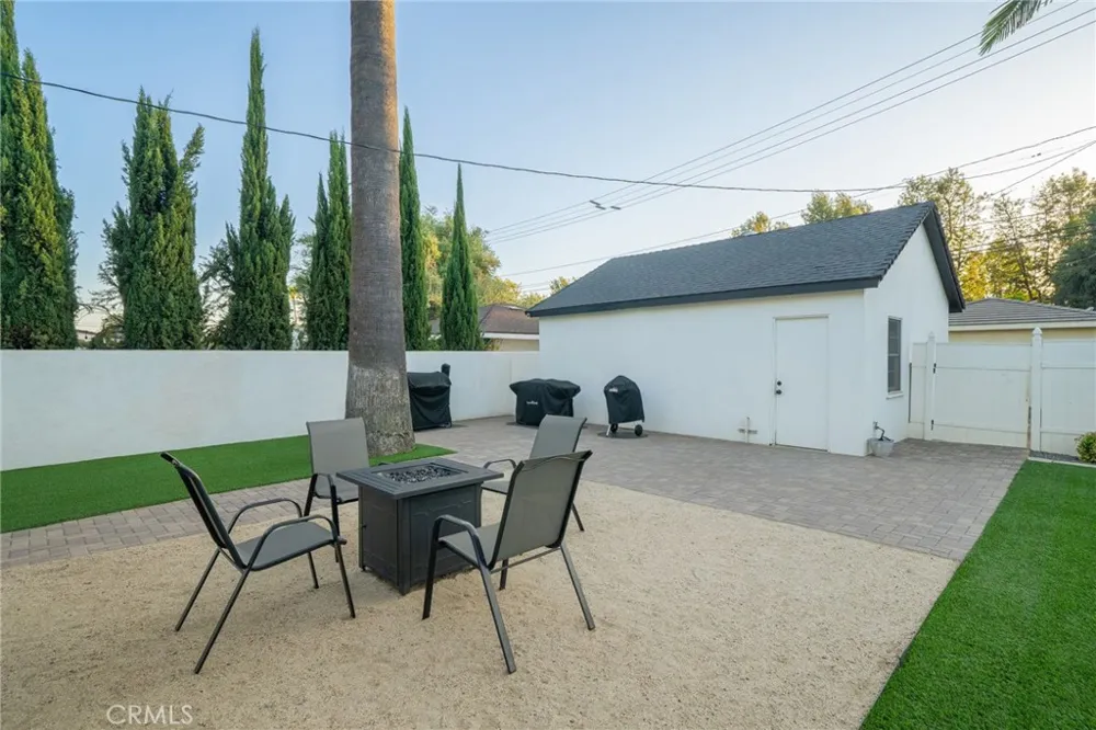 887 1st Avenue Upland, CA 91786