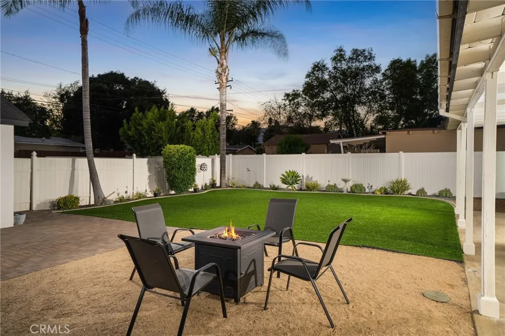 887 1st Avenue Upland, CA 91786