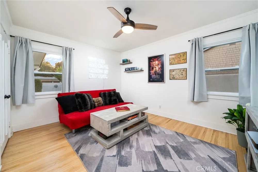 887 1st Avenue Upland, CA 91786