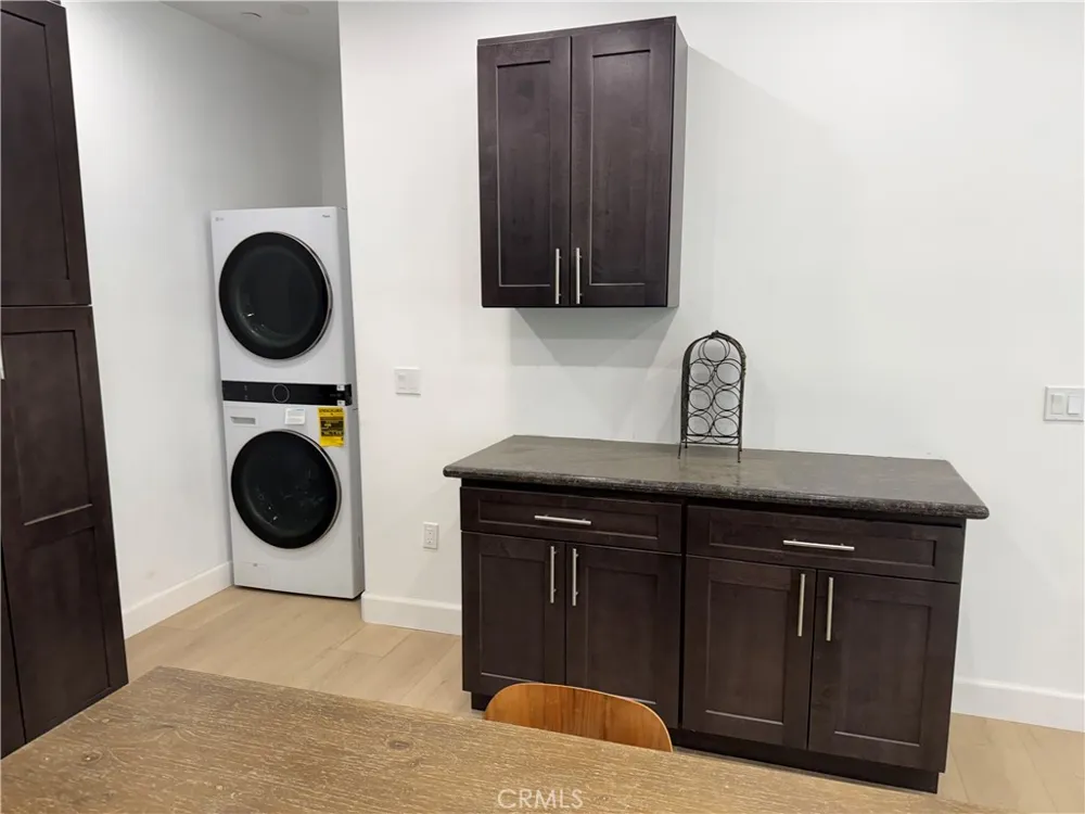 7035 RHEA Reseda, CA 91335