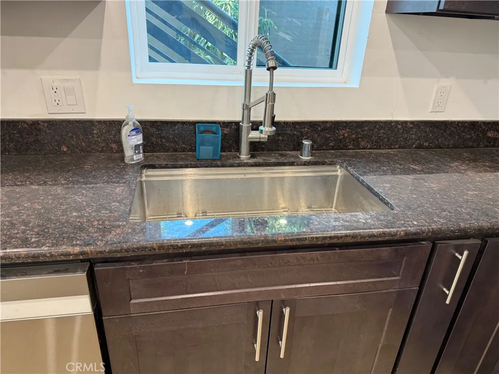 7035 RHEA Reseda, CA 91335