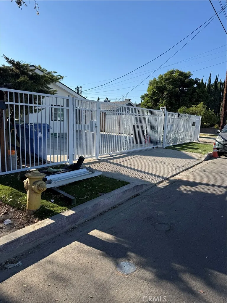7035 RHEA Reseda, CA 91335