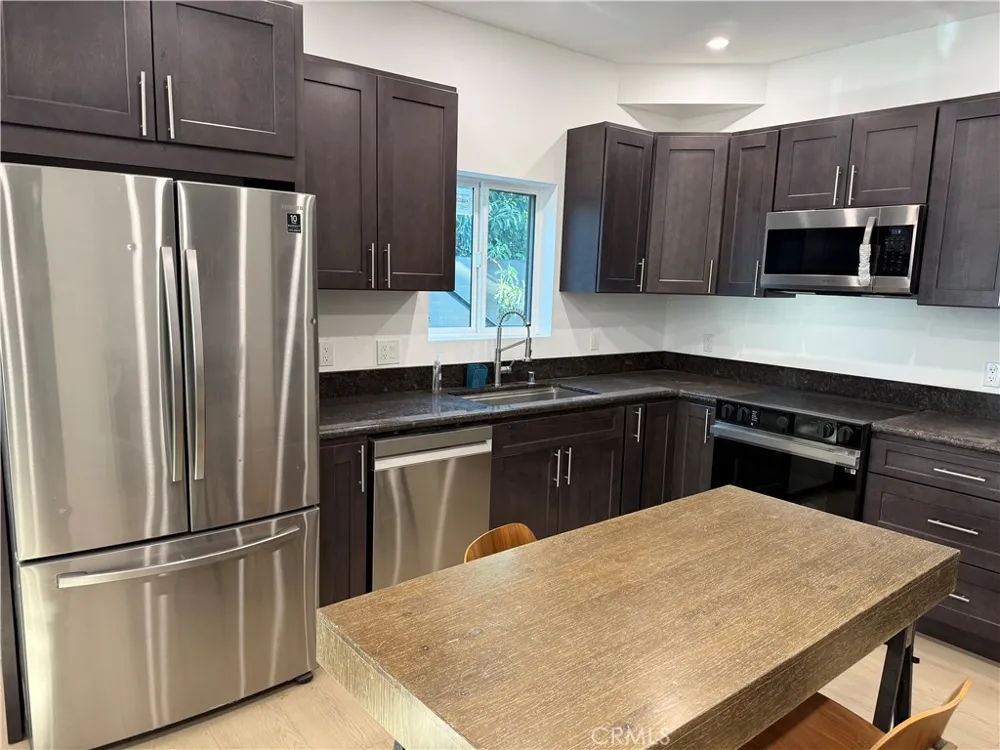 7035 RHEA Reseda, CA 91335