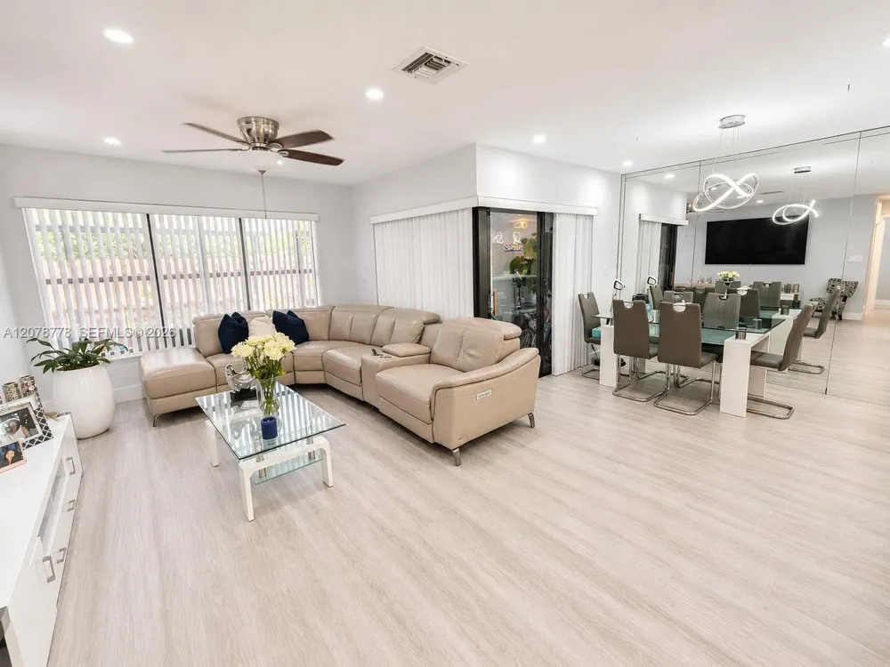 6922 SW 128th Pl Miami, FL 33183